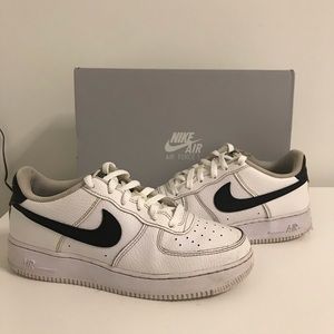 Youth 6.5 Nike Air Force 1’s ⚪️White and Black⚫️